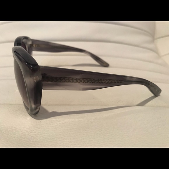 ❗️SOLD ❗️Bottega Venetta Sunglasses (Authentic). - Picture 5 of 6